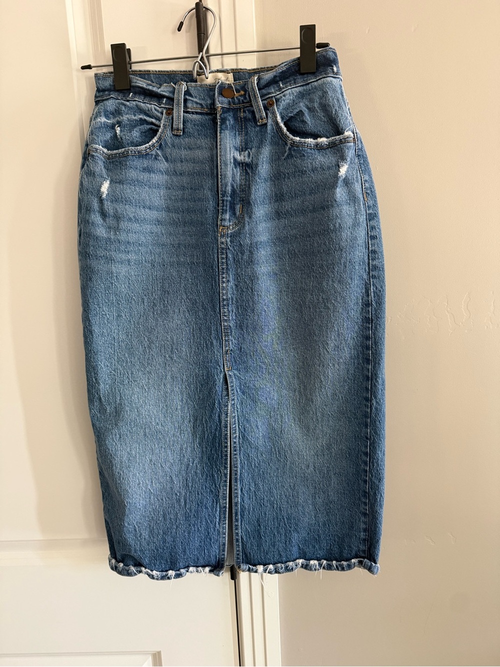 Universal Thread Blue Denim Pencil Skirt with Front Slit, Sz 4, new without tags